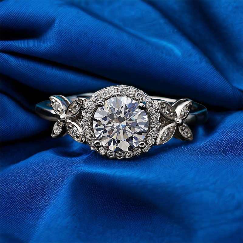 PETCHARA แหวนเพชรโมอีสผู้หญิง 2 กะรัต ชุบทองคำขาว น้ำ 100-98 เงินแท้ 92.5% D-VVS1 : D2036
