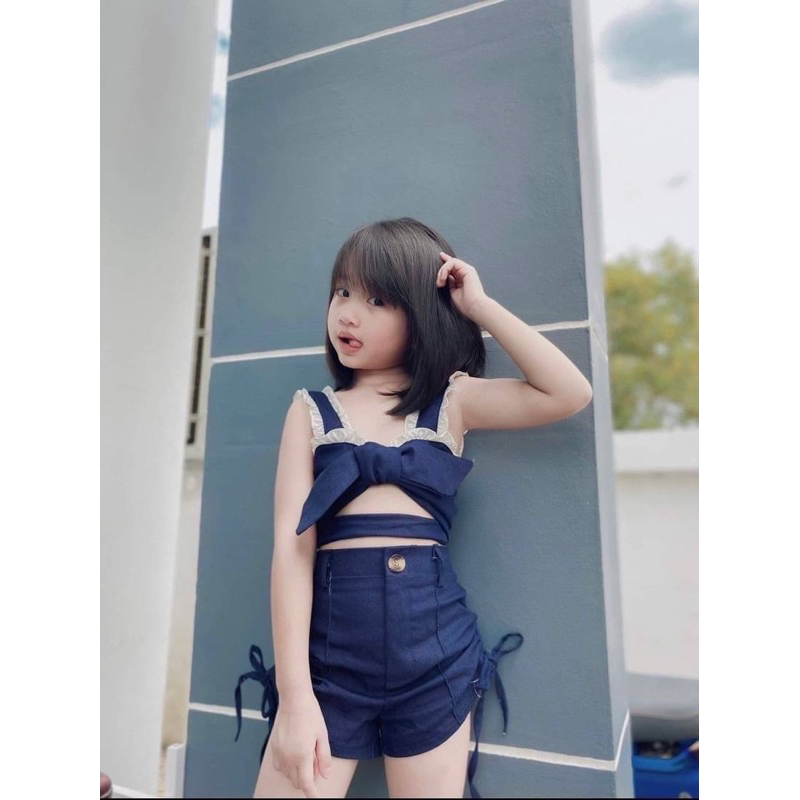 เซท 2 ชิ้นสุดแซ่บ ผ้ายีนหนา เสื้อแต่งโบว์น่าด้านหลังใส่ยางยืด ขากางเกงรูดข้างเอวหลังยางยืด น่าร๊ากๆๆ