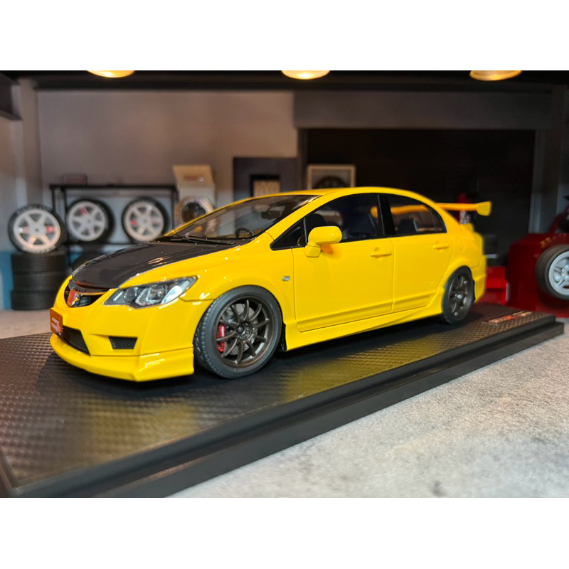 Ignition Model [IG2831 1:18 CIVIC (FD2) TYPE R Yellow/Carbon Bonnet