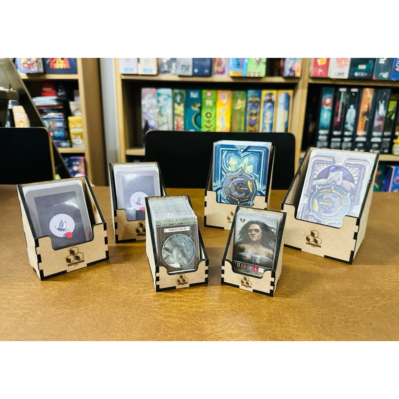 [Laser-Cut]Wooden Card Dispenser(Verticle)for Board Game/Card Game - ที่จั่วการ์ดแนวตั้งสำหรับบอร์ดเกม (Sleeved Card)