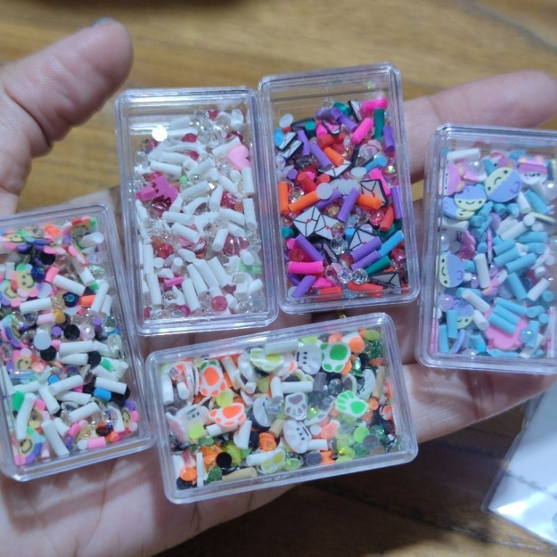 ฟีโม่ เพชรประดับ Mix Fimo เซ็ทผสมน่ารัก ฟรี! พร้อมกล่องใส พร้อมใช้ สำหรับติดเล็บ- Resin - งาน DIY มีขายพร้อมชาร์ท