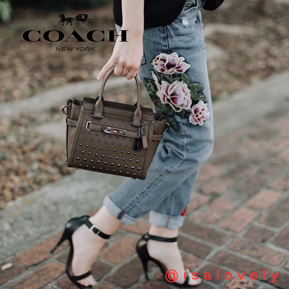 📌Isa Lovely Shop📌 ⚠️มีตำหนิ⚠️  งาน Shop  Coach 57696 SWAGGER 21 IN PEBBLE LEATHER