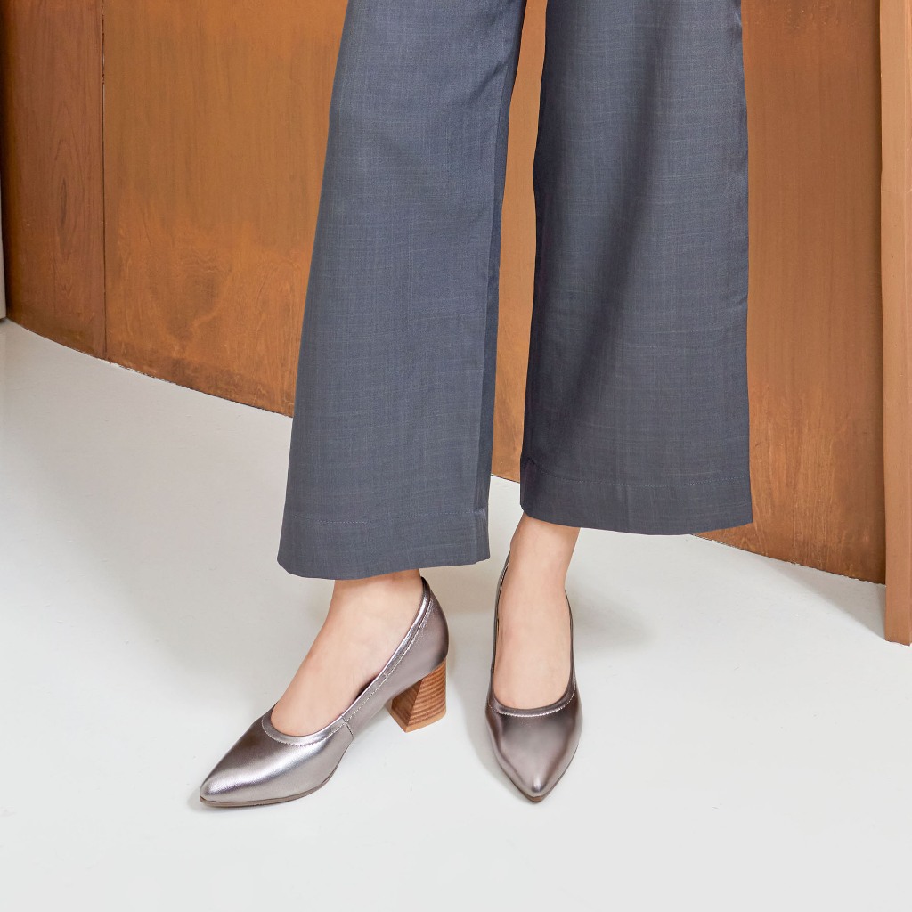 LA BELLA รุ่น BELLA WOODEN HEELS - METALLIC GRAY