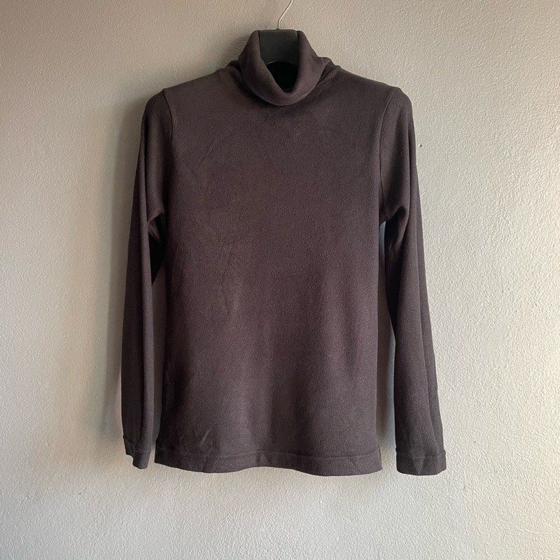 B42.คอเต่า แบรนด์ญี่ปุ่น Sz.m ผ้าฟรีช สีดำ อก 36-38 ยาว 24