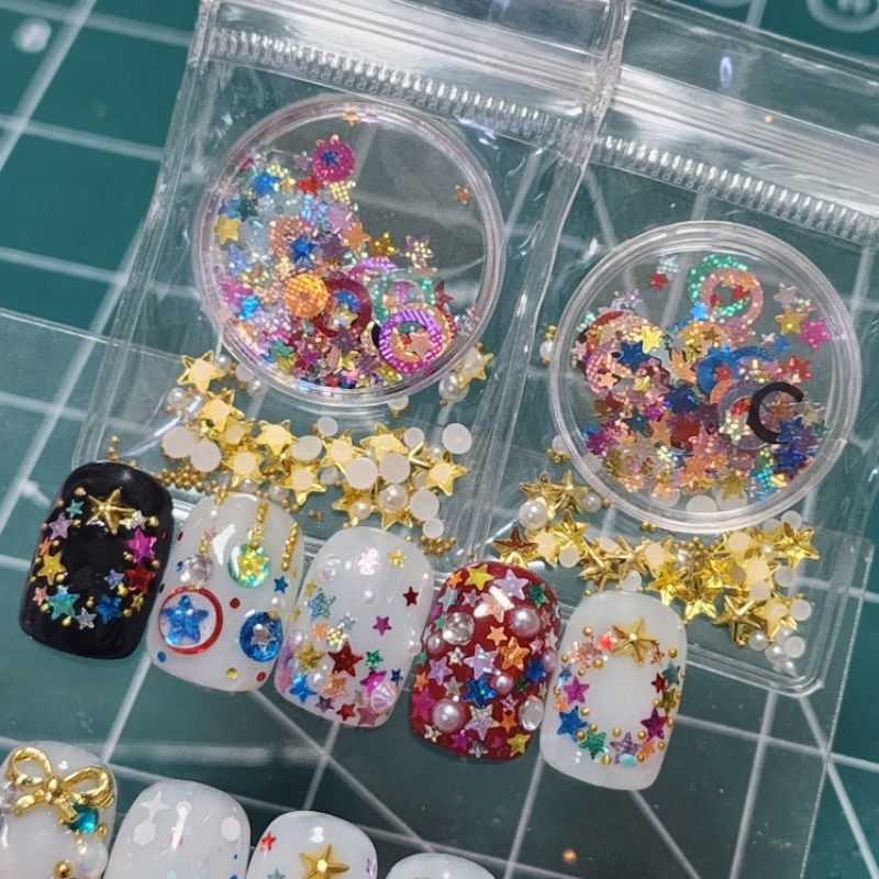 Star Set ชุดตกแต่ง อะไหล่ดาวตัวเล็กพิเศษ+กลิ๊ตเตอร์ดาว ผสมมุก/เพชร น่ารักกก ครบมากจ้าา บรรจุกระปุกใส+ซองซิปใส