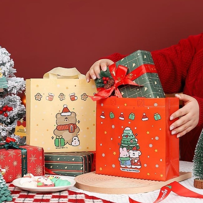 กระเป๋าผ้าถือลายคริสมาส สีสันสดใส ถุงหิวช้อปปิ้ง ขนาด: 22*22*9 ถุงผ้าไม่ทอ ผ้าสปันบอนด์