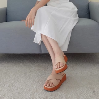 CROSSY รองเท้าแตะแบบสวม สไตล์มินิมอล หนังนุ่ม ความสูง 1.5 นิ้ว (Size 34 - 44)