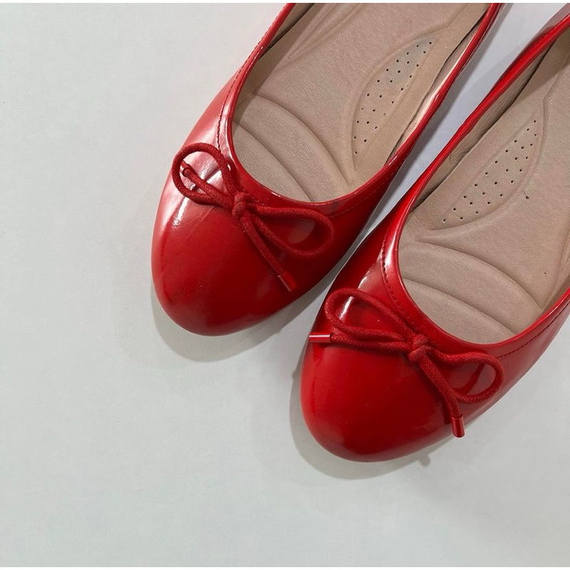 Red chic ballet shoes