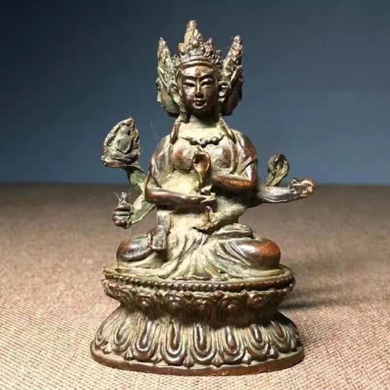 ^*คอลเลกชันพื้นบ้านของทองแดงบริสุทธิ์ Tantric พระแม่ที่นับถือและเครื่องประดับพระพุทธรูปยืนยาวสามหน้าแปดกร