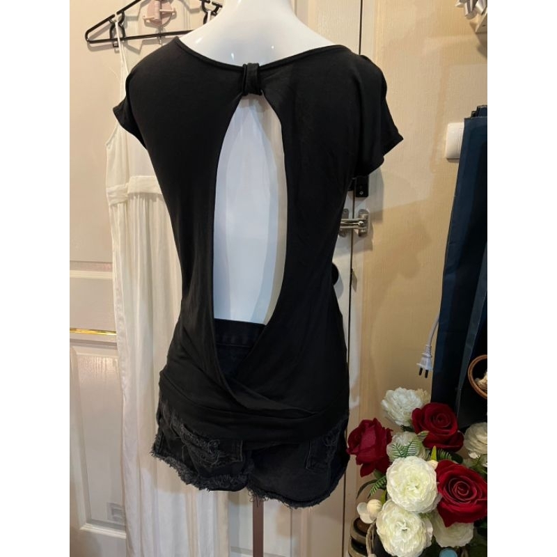 Zara Sz.M เสื้อยืดสีดำเว้าหลัง (Zaraแท้)