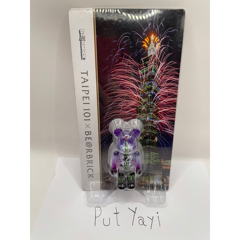 bearbrick taipei 101