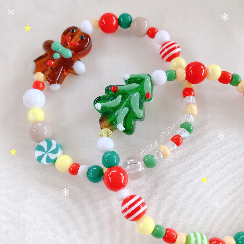 (พร้อมส่ง) กำไลข้อมือคริสต์มาส  จี้งานเพ้นท์แก้ว  ลา สร้อยขัอลูกปัด ของขวัญปีใหม่น่าร | shikkushop__