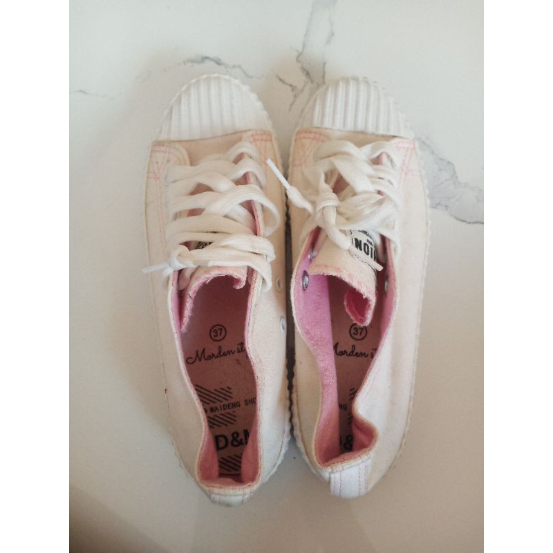 รองเท้าผ้าใบmaidang shose เบอร์37