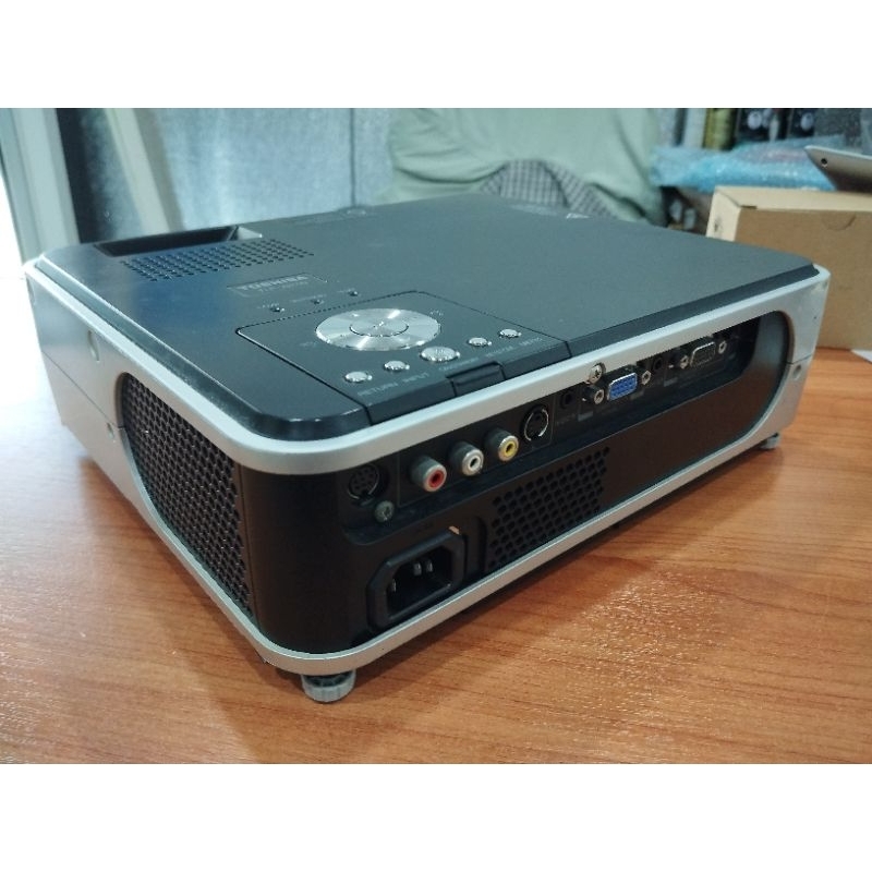 โปรเจคเตอร์มือสอง  Toshiba TLP-X2000 ( 2000ansi) XGA (1024*768) เกรดA ใช้งานแล้ว 174 ชั่วโมง