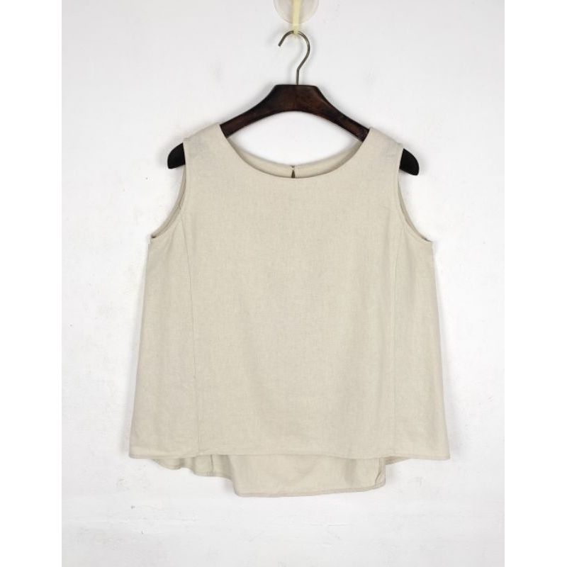 Items urban research เสื้อแขนกุด