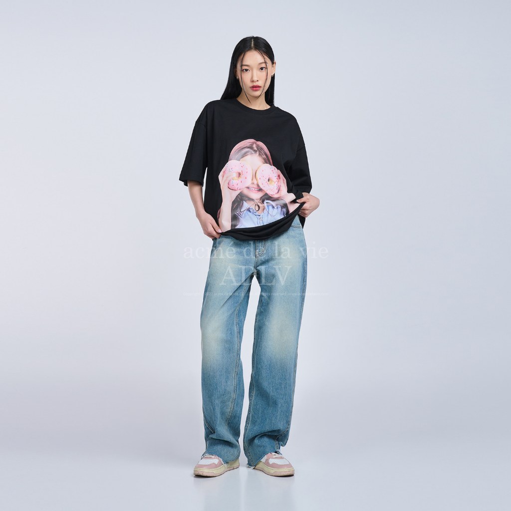 ADLV [acme de la vie] เสื้อยืด Oversize รุ่น Baby Face Short Sleeve T-Shirt Black Donut 3 Black (50221OBFSSU_F3BKXX) - รูปที่ 6