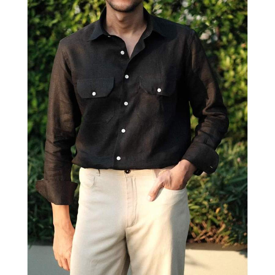 Black linen 2 pocket long sleeve shirt เชิ้ตผ้าลินินสีดำเข้ม2กระเป๋าแขนยาว