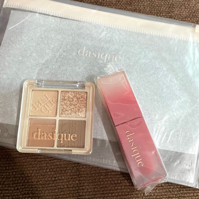 (แท้/พร้อมส่ง🇰🇷) Set dasique 3 ชิ้น (Eyeshadow pallet 4ช่อง+ Tint ไซส์จริง + กระเป๋า)