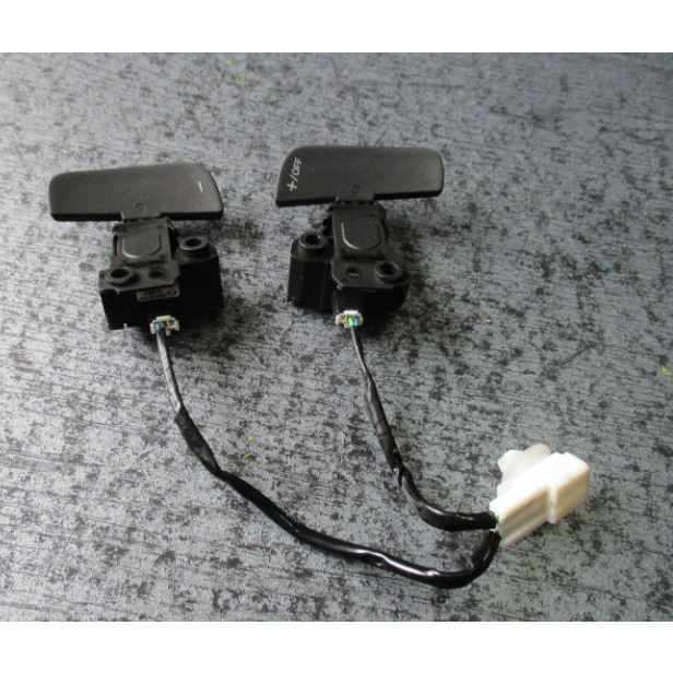 (ของแท้) DG9H32049 02 และ D09H663P0 Paddle shift และแผงคอสำหรับติดตั้ง Mazda2 ปี19/ ราคาต่อ 1 ชิ้น