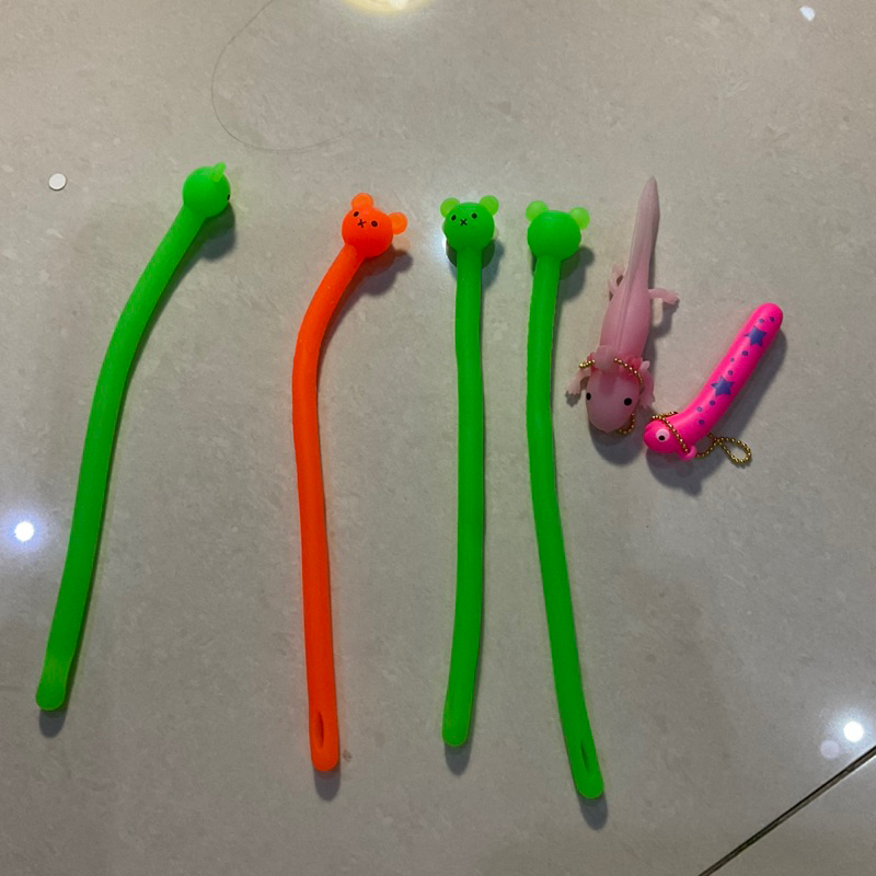 The wiggly toy can make a bracelet ของเล่น จิ๋ว