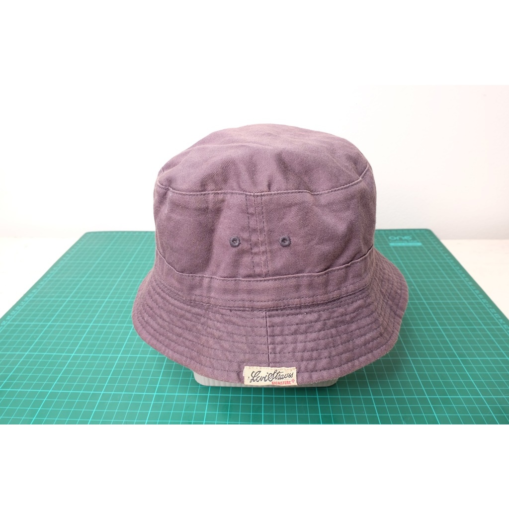 Levi's หมวกปีกรอบ Bucket Hat ของแท้ ขนาดรอบหัว 59-60 ซม. ข้างในสีครีมงามมาก หายาก ของแท้จากช็อป สภาพ