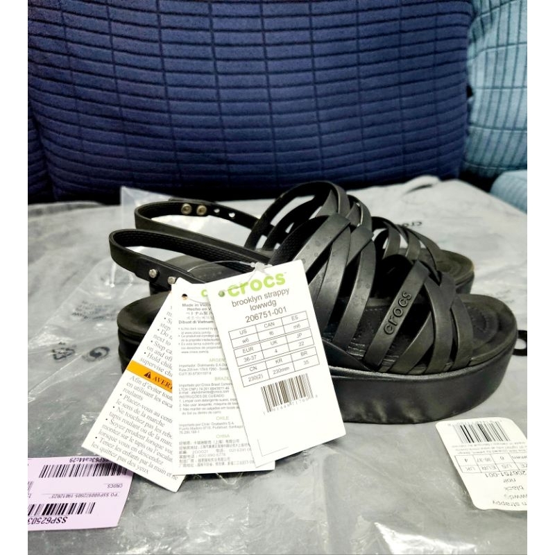 CROCS Brooklyn Strappy Low Wedge รองเท้าแตะผู้หญิง ส่งฟรี