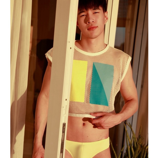 T129 เสื้อครอปผ้าตาข่าย แขนกุด Awesome sport