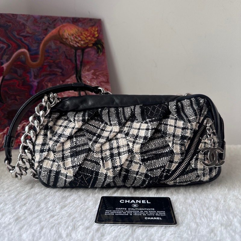 พร้อมส่ง ของแท้ มือสอง Good Condition Chanel Tweed Camera Bag 10” Holo12