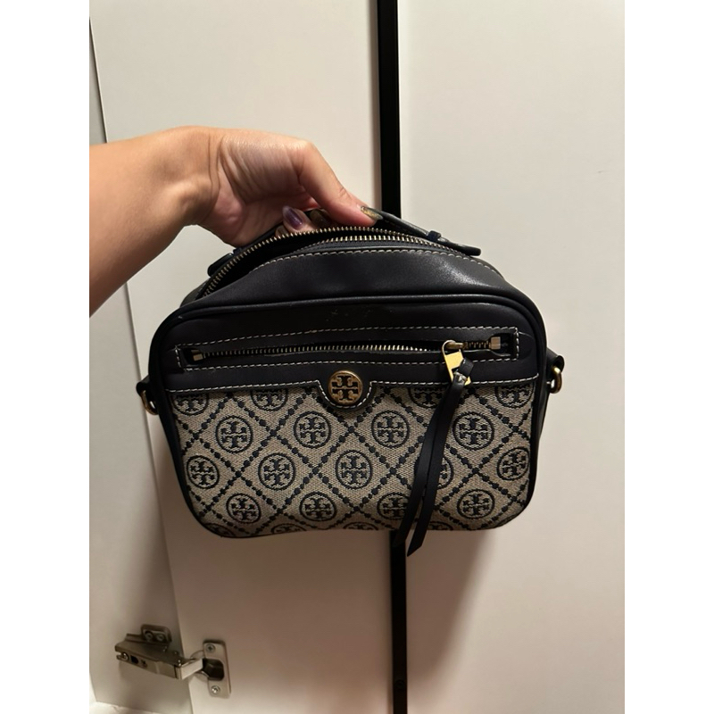 กระเป๋า Tory burch มือสอง พร้อมสายสะพาย ไม่แท้นะคะ