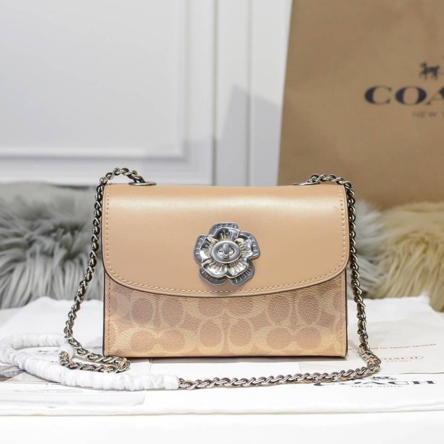 พร้อมส่ง 🛍️ *Coach Parker 18 In Signature Canvas With Rivets