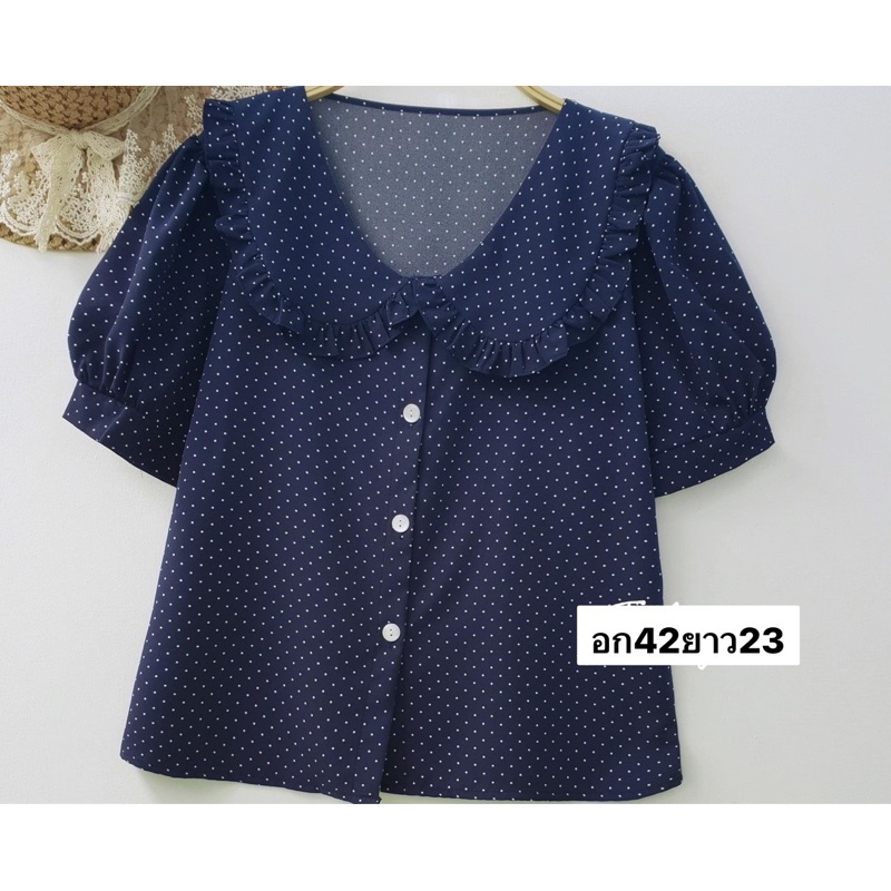 เสื้อคอบัวเเขนสั้น ลายจุด สีกรม