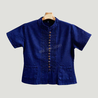 เสื้อผ้าฝ้ายผู้หญิงคอจีนแขนสั้น กระดุม15เม็ด ทรงเข้ารูปมาพร้อมงานปักดอกที่เป็นเอกลักษณ์ ผ้าฟอกสโตนเนื้อนุ่มมือสีไม่ตก