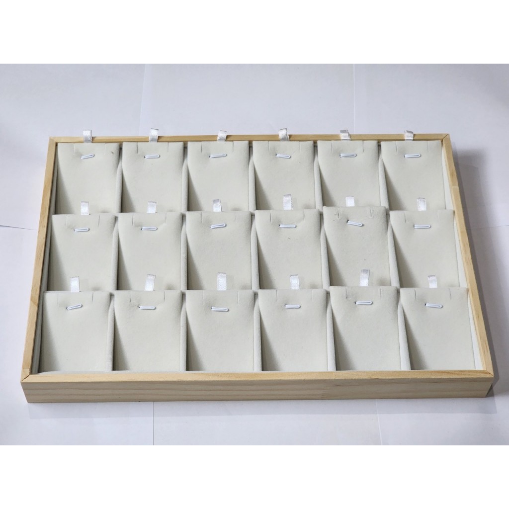 ((รหัส PI07)) ถาดโชว์เครื่องประดับสี กรอบไม้ 3 แถว