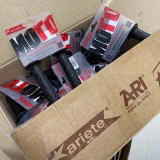 ปลอกแฮนด์ Ariete แท้100% แพ็คเกจใหม่ นุ่มกระชับมือขับสบาย ใส่ได้ทุกรุ่น