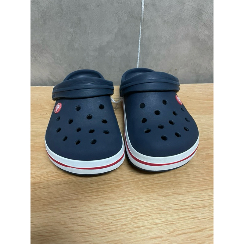 ร้องเท้าแตะ Crocs…..