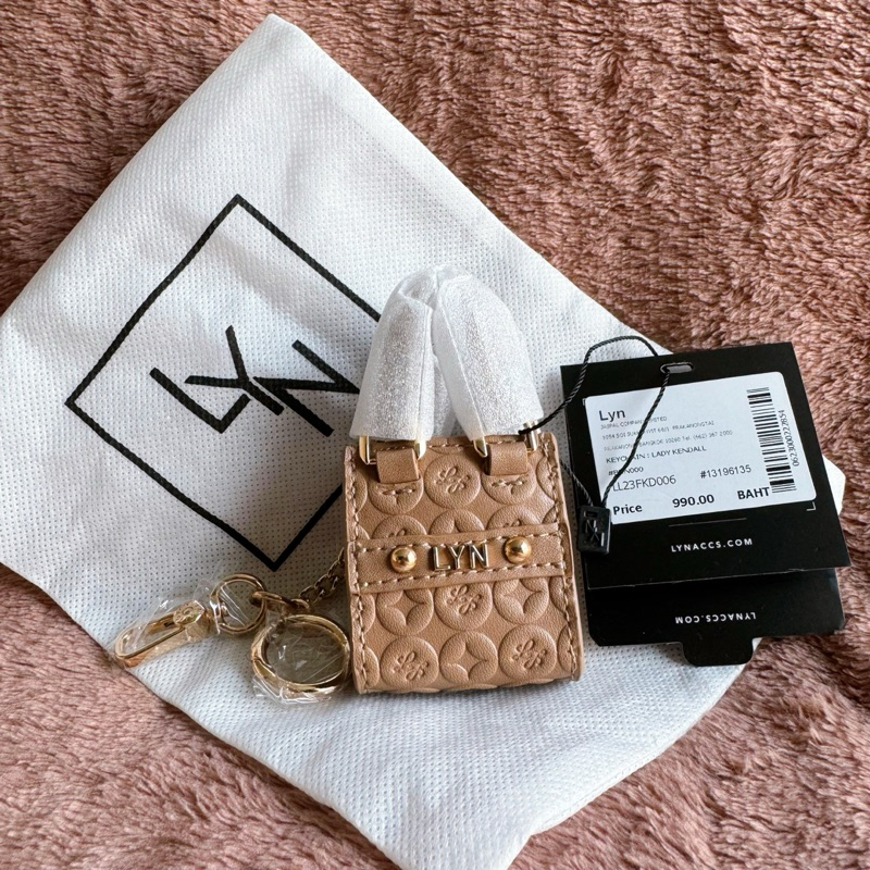 พวงกุญแจกระเป๋าจิ๋ว LYN