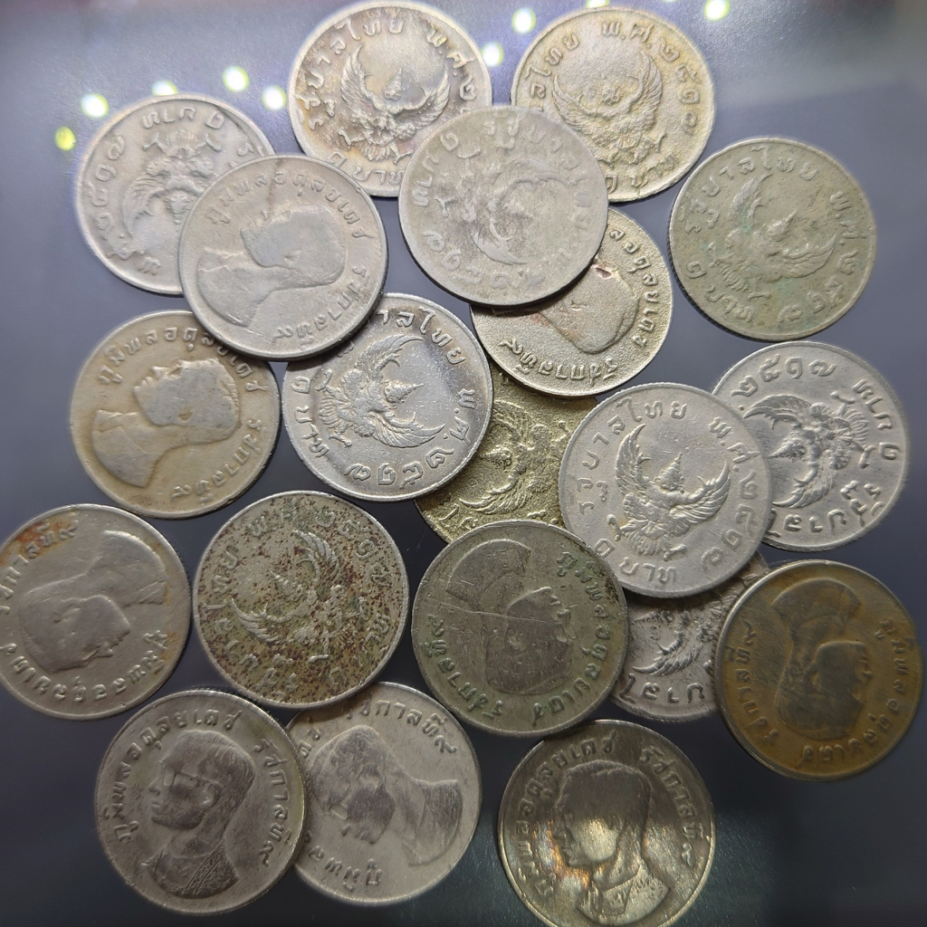 เหรียญ 1 บาท หลังครุฑ ปี 2517 ผ่านใช้ มีคราบ (ราคาต่อ 1 เหรียญ)