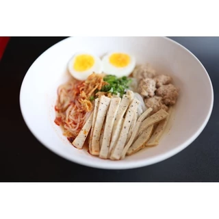 ก๋วยจั๊บอุบล เส้นสด 12 ห่อ แถม 1 รวม 13 ห่อ (ไม่มียออบกรอบ) ก๋วยจั๊บ ญวนอุบล อร่อย น้ำซุปเข้มข้น