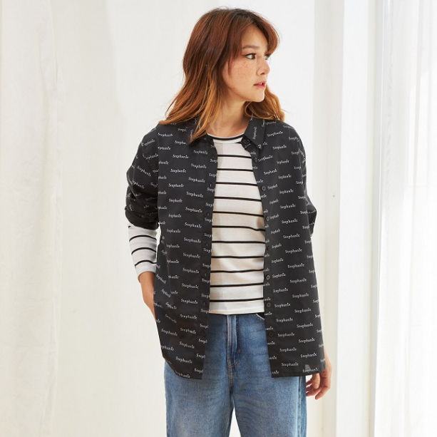 Stephanie Shirt เสื้อมีปก เสื้อเชิ้ตแขนยาวสีดำ พิมพ์ลายStephanieสีขาว(OWS34BL)