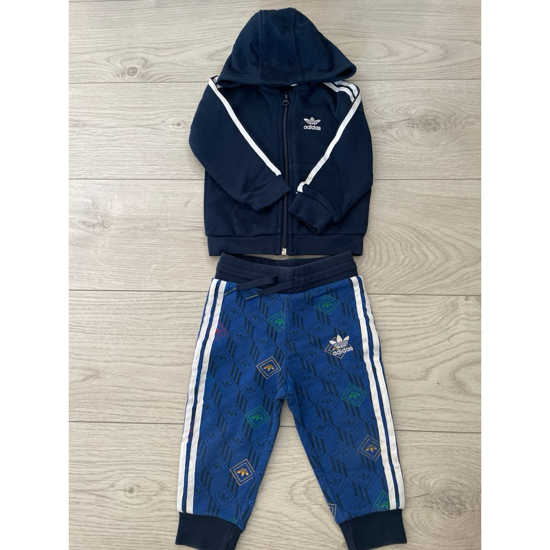 ส่งต่อ infants adidas sst track suit 9-12 M