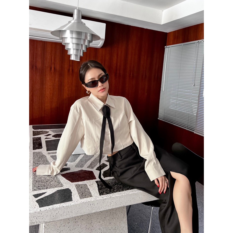 shirt and tie basicselected เชิ้ตและไทด์ ดอกไม้