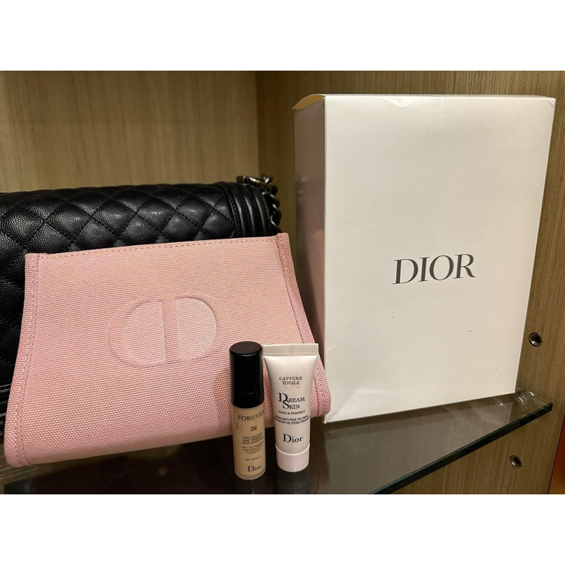 กระเป๋าเครื่องสำอางค์ Dior