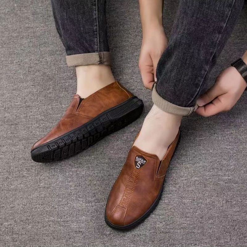 ShoesStudiosพร้อมส่งจากไทย รองเท้าผู้ชาย สำหรับผู้ชาย พื้นนิ่ม กันลื่น ดีไซน์สวยหรู สินค้าดีๆเเบบนี้ห้ามพลาดเลย สั่งเลยย