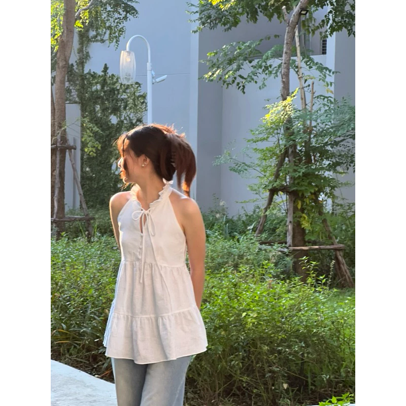 Hachi blouse 🫧 เสื้อแขนกุดคอระบาย (beamed.bkk)