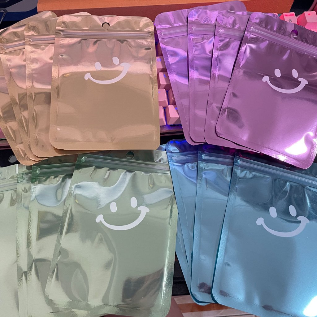 ถุงซิป ลายยิ้มสุดคิวท์ ลายเลเซอร์ใส แขวนได้ 50 ชิ้น/แพ็ค เก็บของและส่งของขวัญ ราคา ถูกที่สุด ดีลบีเคเค แกลเลอรีภาพที่ 3