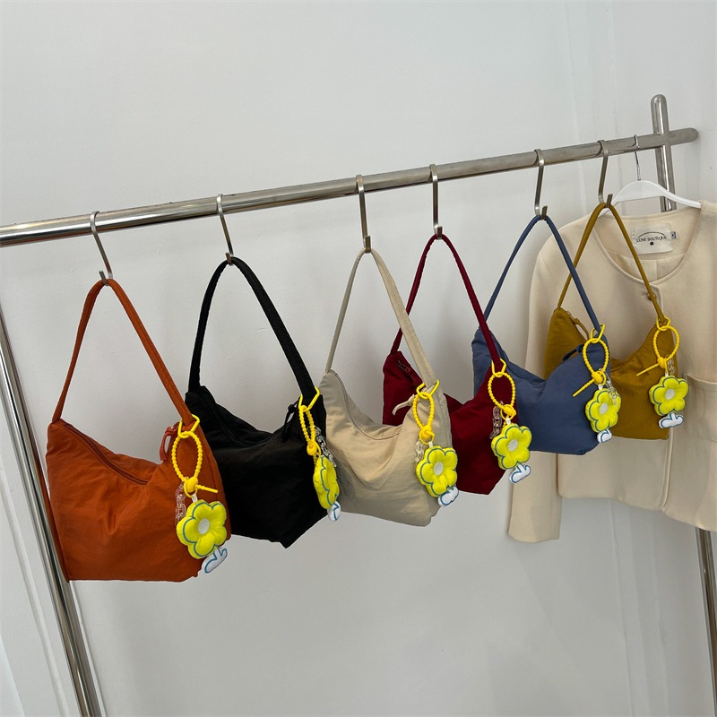 พร้อมส่ง ร้านไทย กระเป๋าสะพายไหล่ กระเป๋าสะพายข้าง แบบสั้น ผ้าไนล่อน สีพื้น มินิมอล สไตล์เกาหลี ญี่ปุ่น