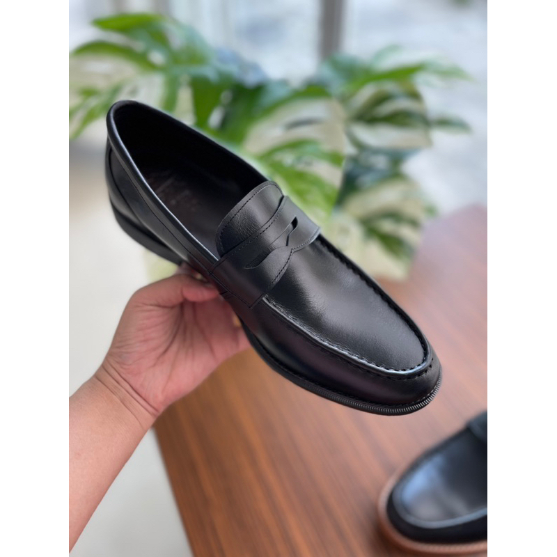 Classic Loafers เปลี่ยนไซส์ฟรี รองเท้าคัชชูหนังแท้ สีดำ พื้นขอบดำ ใส่ออกงาน งานพิธี หรือใส่ทำงาน