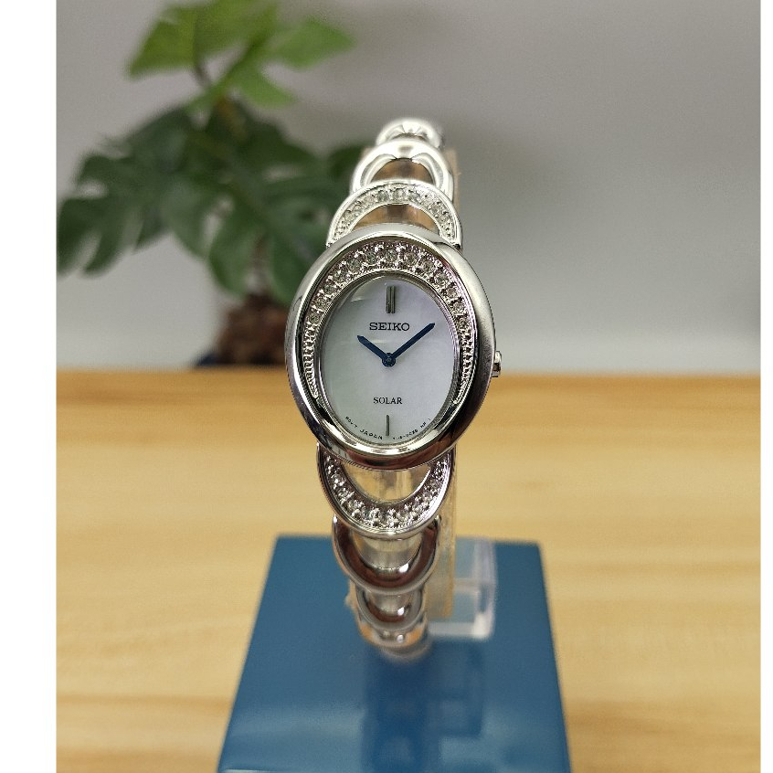 นาฬิกาผู้หญิง SEIKO Solar รุ่น SUP295P1 นาฬิกาพลังงานแสง หน้าปัดรูปไข่ ประดับคริสตัล swarovski รับประกันศูนย์
