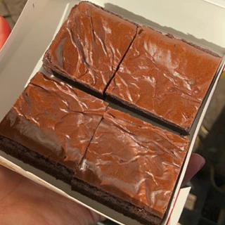 Fudge Brownie เมอร์เกอรี่บราวนี่ฟัดจ์ เนื้อหนึบหนับกำลังดี หวานขมเข้มข้นกลมกล่อม