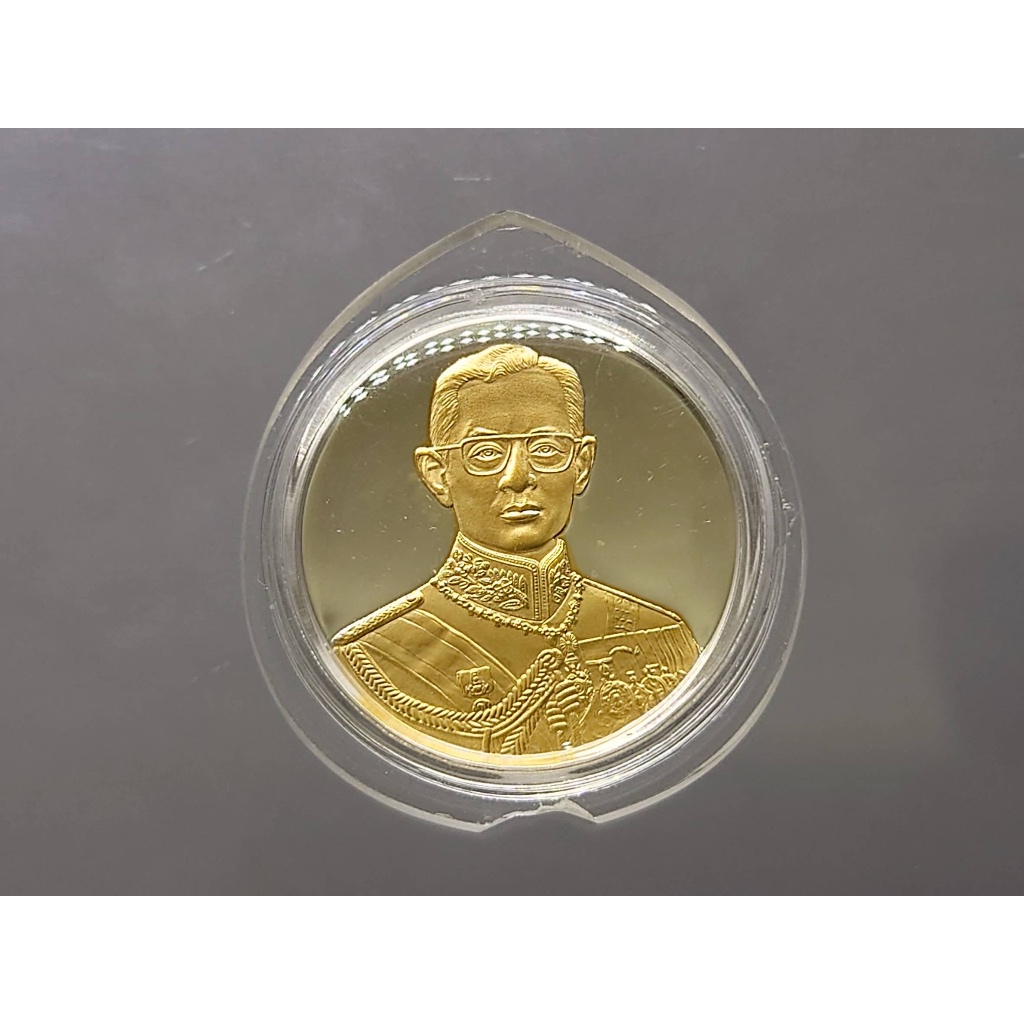เหรียญที่ระลึกคามิโอ เนื้อเงินขัดเงาหน้าทองคำแท้ ที่ระลึกกาญจนาภิเษก ขนาด 2.6 ซม. สร้างน้อย หายาก รับประกันแท้